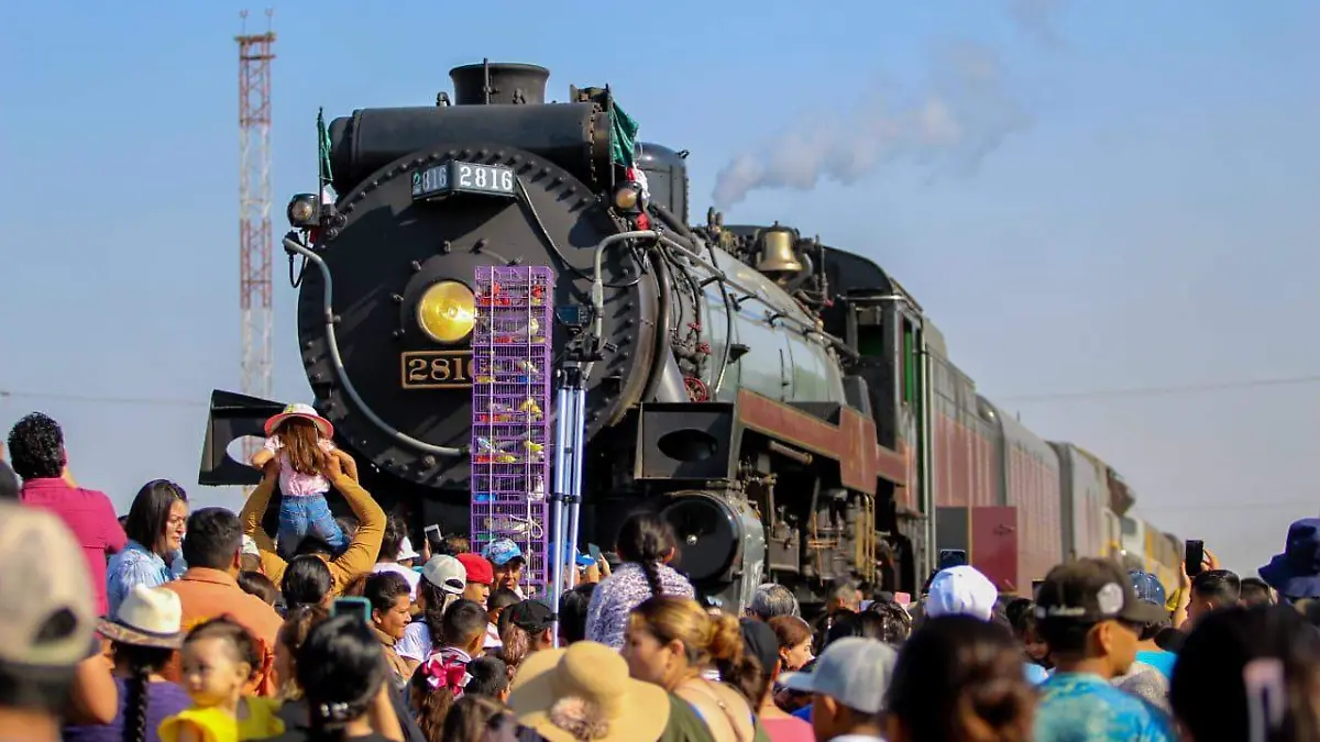 Locomotora La Emperatriz 2816 se despide de Guanajuato (3)